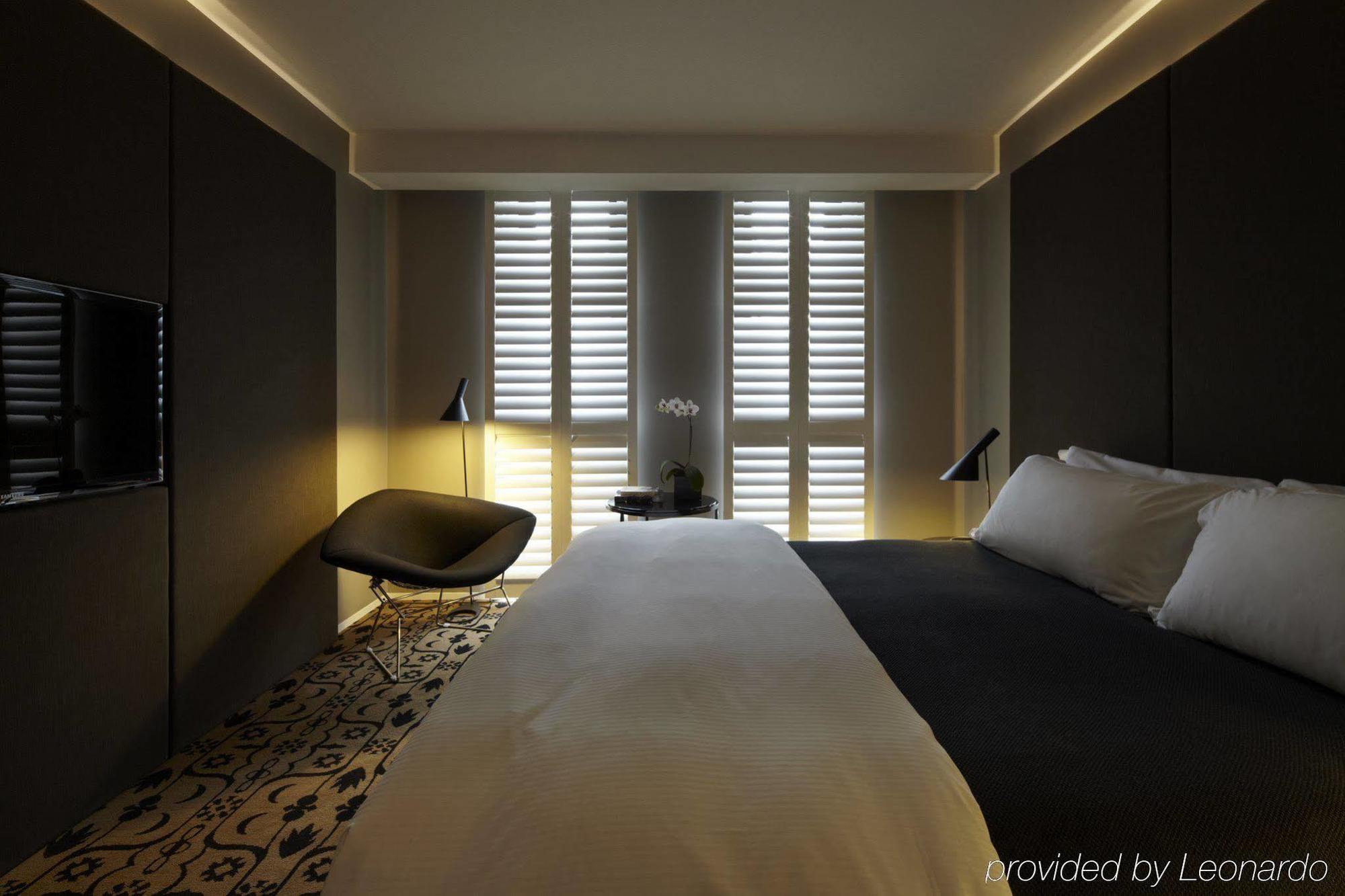 Burbury Hotel Canberra Room photo